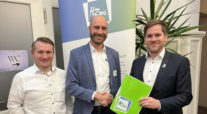 3 persons upon conclusion of membership HZwo