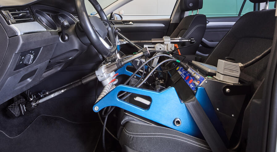 JAMES driving robot